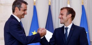 Macron: Kriza e nëndetëseve nuk e ndryshon strategjinë e Francës