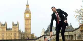 Njihuni me njeriun më të gjatë në botë, kërkon 5 doza vaksine…