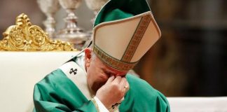 Papa Francesku qan gjatë drejtimit të meshës! Vullkani bën kërdinë në Spanjë