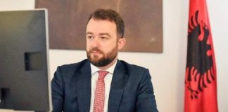 Ish-drejtori i doganave, Arlind Gjokutaj emërohet Sekretar i Përgjithshëm i Ministrisë së Financave