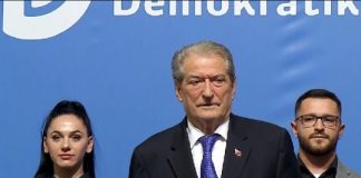“Skuthi i familjes, Ruçi, Uçi…Çuçi si e ka”/ Berisha i lodhur në Foltore, harron emrin e…