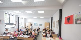 Përurohet shkolla 9-vjeçare “Mervete Peza” në Pezë Helmës, Veliaj: Nuk bëmë pallat, por sollëm një stoli me të njëjtën cilësi si çdo shkollë në Tiranë