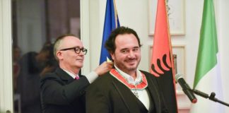 Dekoratë nga Presidenti i Italisë për artistin Olen Cesari