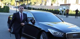 Makinë 70mijë EURO? Arben Ahmetaj përgënjeshtron ‘zemrat e zjarrta’: Lajm qorr e thuthuq kur ngatërron Bentley me Hyundai…