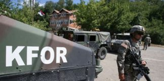 Trupat e KFOR-it tërhiqen sot nga pikat kufitare me Serbinë pas marrëveshjes për targat