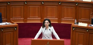 Spiropali opozitës në Kuvend: Ju bëni konkurencë kush do shajë më shumë Edi Ramën, ne jemi duke u marrë me armikun e vërtetë