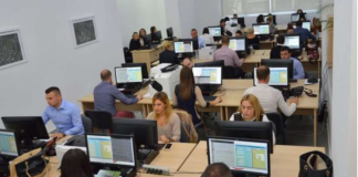 Rregullorja e re për administratën: Nga orari i punës, pushimet për martesa dhe lindje