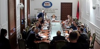 DEBATI/ “Ke vrarë një njeri në Elbasan”, Gazment Bardhi sherr në komision