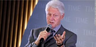 Ish-presidenti Bill Clinton shtrohet në spital
