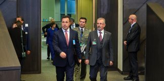 Ministeriali i Mbrojtjes në Bruksel, Peleshi: FA angazhohen për sigurinë e kampit ku janë strehuar refugjatët afganë në Kosovë