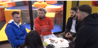 Elhaid Cufi ndan me banorët historinë e trishtë të babait të tij