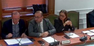 “Godet” sërish deputeti i Lushnjes: Ç’është ky ligj si çorape leshi e veshur në behar?!