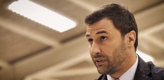 Fushatë ndërgjegjsimi për vaksinimin, Manastirliu publikon videomesazhin e Lorik Canës: E kam bërë vaksinën për të mbrojtur fëmijët edhe prindërit e mi, është mjeti i duhur