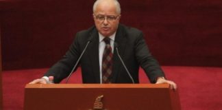 Edmond Sapho ironizon Bashën, shkakton të qeshura në Kuvend: Mbaroi Foltorja, kalojmë në votim