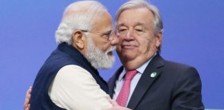 Përqafimi i kryeministrit indian vë në siklet Sekretarin e Përgjithshëm të OKB