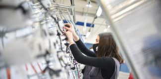 Sejko për projektbuxhetin 2022: Shqipëria po e përballon me sukses sfidën e pandemisë