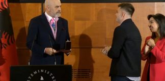 “Çuna mami, kanë marrë urdhër…”/ Rama batuta me ekselentët: Zakonisht janë vajzat, por sot s’ngeli djalë pa folur