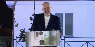 Dorëzohet blloku i parë të shtëpive të rindërtuara në Vaqarr/ Rama: Kjo përpjekje po ndryshon jetën e 33 mijë familjeve të prekura nga tërmeti