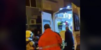 Video/ Heronjtë e Tiranës – Ja momenti kur zjarrfikësit shpëtojnë fëmijën nga flakët që përfshinë pallatin te Fresku