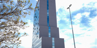 Ambasadat në Kosovë paralajmërojnë stafin për rrezik për sulm: Evitoni turmat dhe qendrat tregtare