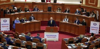 “Dole këtu si balonë pa bisht”/ Rama-Bashës: Ngrite zërin dhe nxore pisllëk nga goja