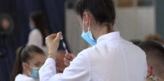 Të vaksinuarit janë 14 herë më pak të rrezikuar për t’u shtruar në spital