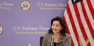 Takimi i parë zyrtar, ambasadorja e SHBA Yuri Kim takim me drejtorin e Përgjithshëm të Policisë