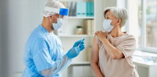 COVID-19/ Gjermania vaksinon edhe përmes farmacistit dhe dentistit