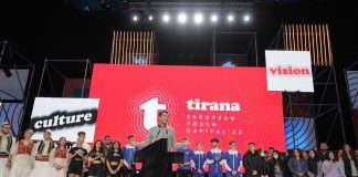 Tirana në festë për Ditën e Rinisë, Veliaj: Zemra e Tiranës e hapur për të gjithë të rinjtë; Jemi shumë pak për t’u përçarë, nuk shkon të jemi kamikazë të partive politike në vitin 2021