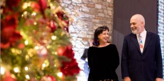 Pranë pemës së Krishtlindjeve, Rama ndan fotoalbumin e javës