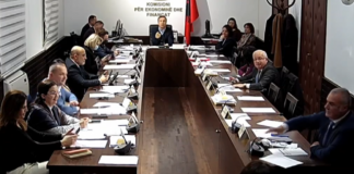 Komisioni i Ekonomisë rrëzon dekretin e Metës për kthimin e “Buxhetit 2022”
