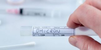 Studiuesit britanikë: Omicron më pak i rëndë sesa Delta