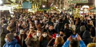 Këshilltari i qeverisë britanike: Omicron më ngjitës dhe shkakton të njejtat simptoma si Delta