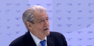 ‘Rama i bllokoi tramvain’/ Berisha: Basha s’lëvizi t’i vinte kufirin tek thana. Nuk sosi asnjë protestë me sukses