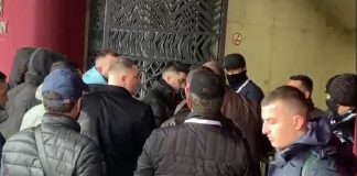 Djali i Sokol Olldashit s’lejohet t’i bashkohet punimeve të Kuvendit të Berishës/ Nuk futet në ‘Air ALbania’