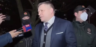Video/ Arrestohet ‘live’ ish-kryeministri sllovak, shihni momentin kur i vihen prangat teksa jepte deklaratë për media