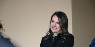 Azem Hajdari ‘kryetar nderi’ në Kuvendin e 11 dhjetorit, Rudina Hajdari: Babai im s’ka nevojë për tituj, s’kishte pse të futej në mes figura e tij