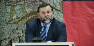 Shinasi Rama tallet me ‘Foltoren’: Berisha mblodhi në SHBA ca picierë e kamarierë