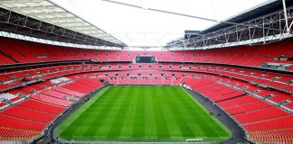 Stadiumet në Angli drejt boshatisjes, situatë alarmante në ishull prej Covid