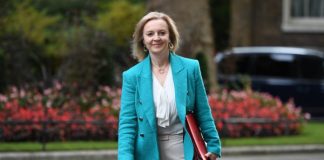 Truss takohet me ministrat e Jashtëm të Ballkanit mes frikës separatiste në rajon