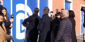 Mbërrin Komisioni i Rithemelimit në PD, i prin Flamur Noka, por gjen dyert e kyçura