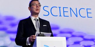 CEO i Pfizer jep lajmin e shumëpritur: Do ti rikhehemi normalitetit në pranverë!