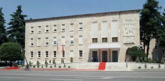 Rama mbledh drejtuesit e qarqeve, në fokus zhvillimet e fundit politike