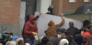 Protesta e Berishës, ambasada e Italisë: Dënojmë me forcë aktet e dhunës, e papranueshme