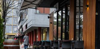 Masat e reja në Kosovë: Shkollat mbesin hapur por restorantet pritet të mbyllen në ora 22:00