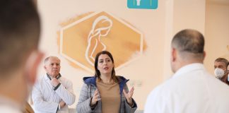 Materniteti i ri i Beratit hapet pas pak ditësh, Manastirliu: Shërbim me standarde për nënat dhe fëmijët