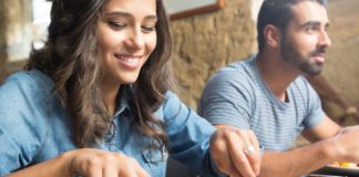 Djersitja gjatë ngrënies/ Çfarë po përpiqet t’ju tregojë trupi?