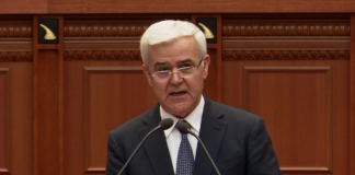 Fatmir Xhafaj i përgjigjet aludimeve: Kuvendi ushtron rol kushtetues, jo ndërhyrës ndaj institucioneve të pavarura