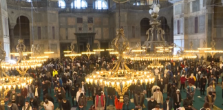 Shën Sofia lutja e parë në 88 vjet, falja speciale për muajin e shenjtë të Ramazanit