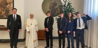 Elon Musk takon Papa Françeskun, ja çfarë diskutuan